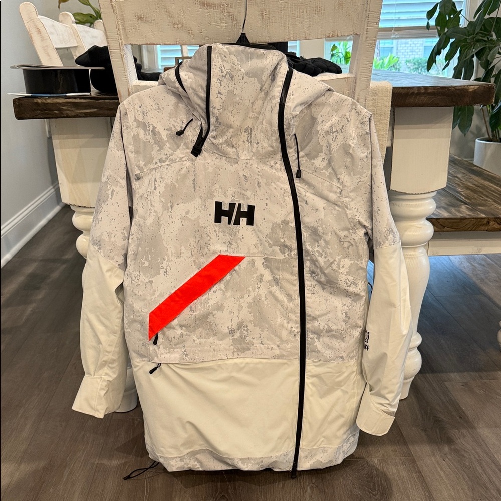 Helly Hansen White Ski Jacket Relaxed fit